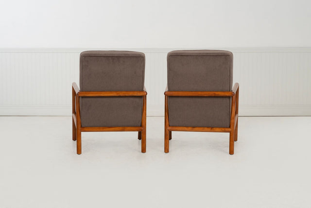 T.H. Robsjohn-Gibbings for Widdicomb Pair of Model 1601 Lounge Chairs, 1955