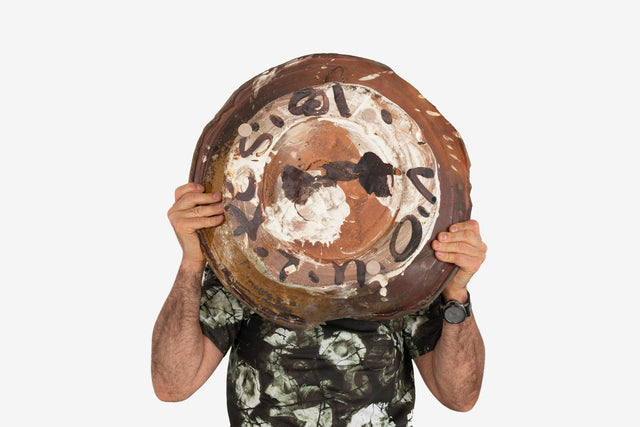 Important Peter Voulkos 'Untitled Plate', 1981 – Wheel-Thrown Stoneware with Surface Drawing