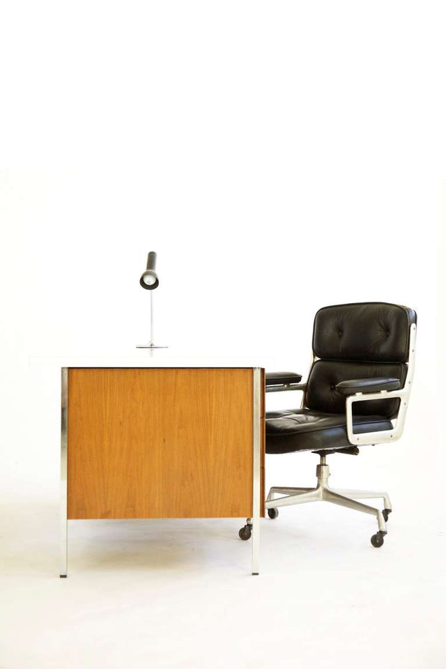 Florence Knoll, Desk