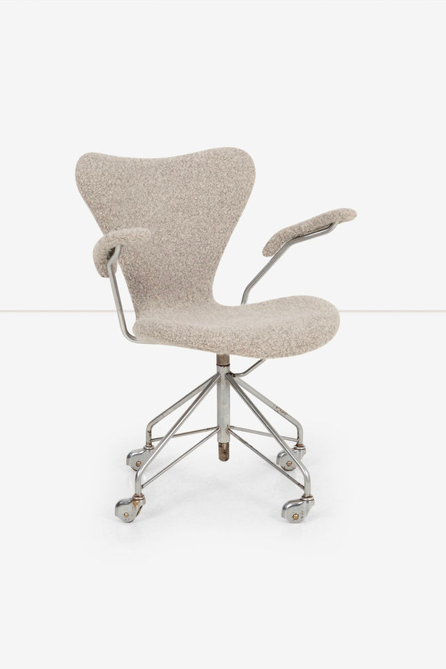 Arne Jacobsen Sevener Desk Chair, model 3117