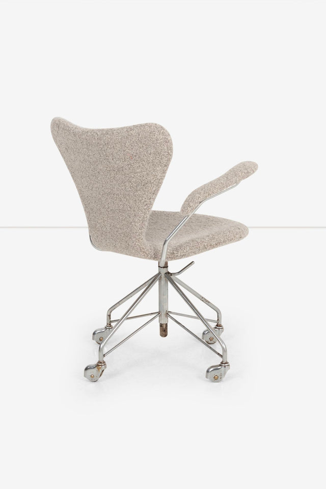 Arne Jacobsen Sevener Desk Chair, model 3117