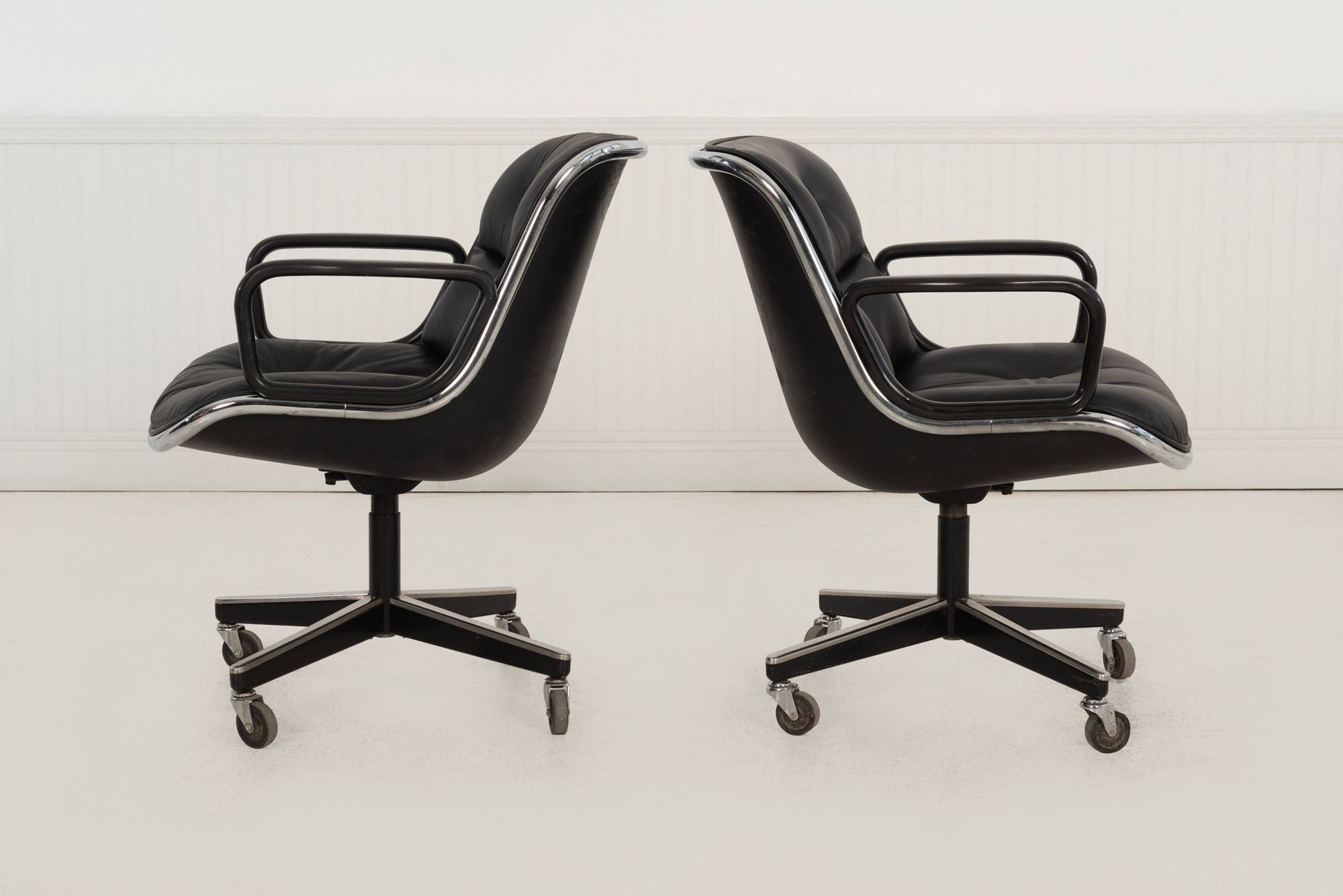 Charles Pollock for Knoll International Model 1258 Swivel Tilt