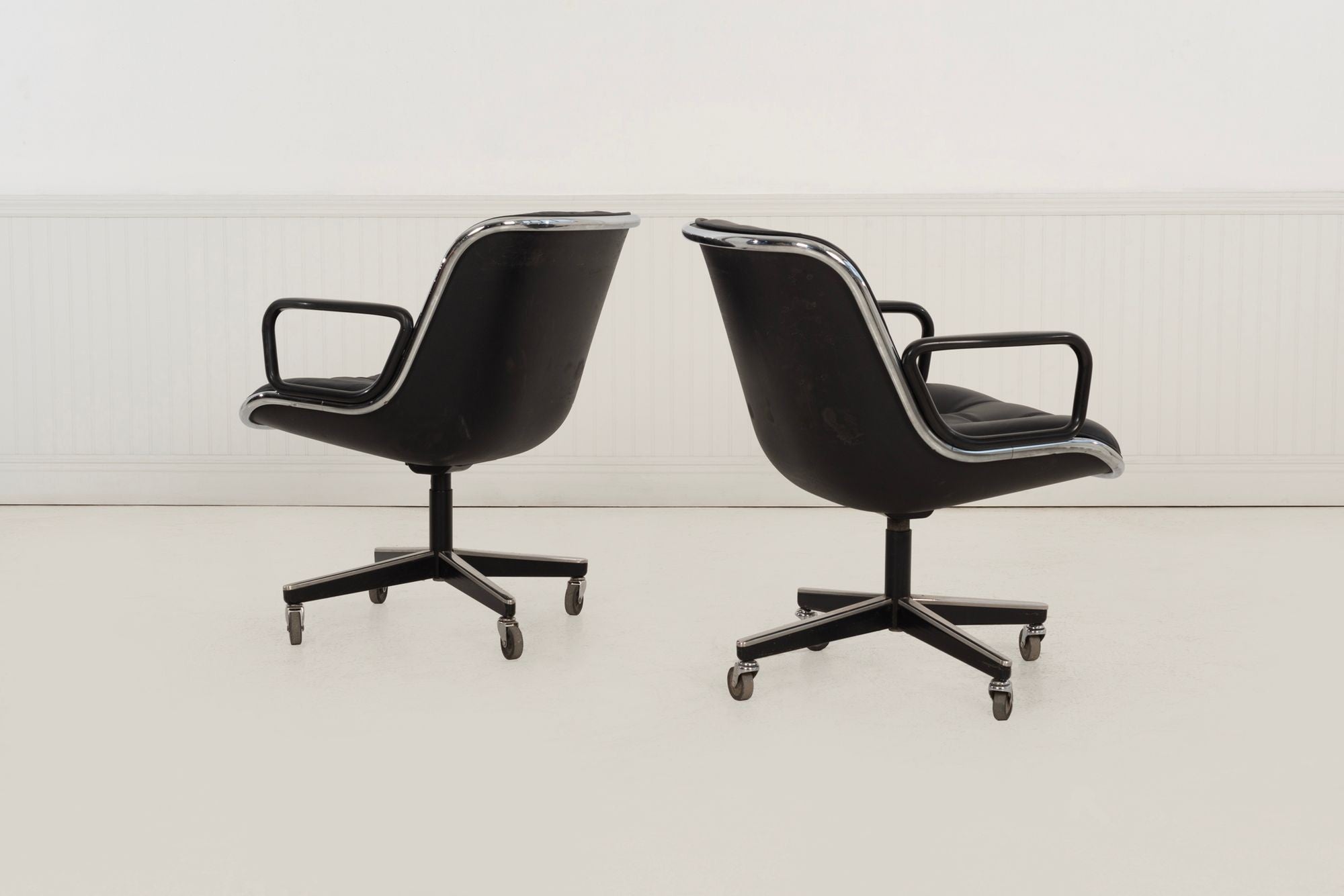 Charles Pollock for Knoll International Model 1258 Swivel Tilt
