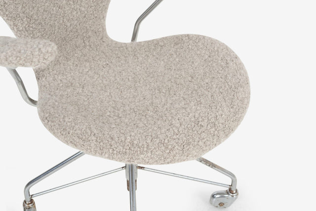 Arne Jacobsen Sevener Desk Chair, model 3117